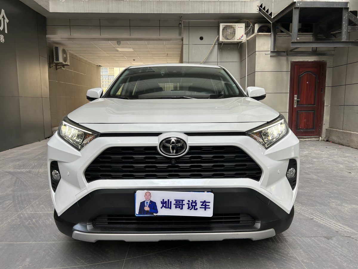 豐田 RAV4  2018款 榮放 2.0L CVT兩驅(qū)風(fēng)尚版圖片