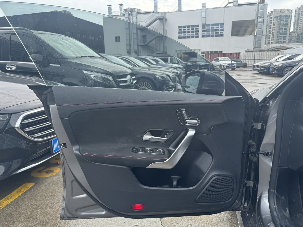 奔馳 奔馳CLA級(jí)  2020款 CLA 200 獵跑車圖片