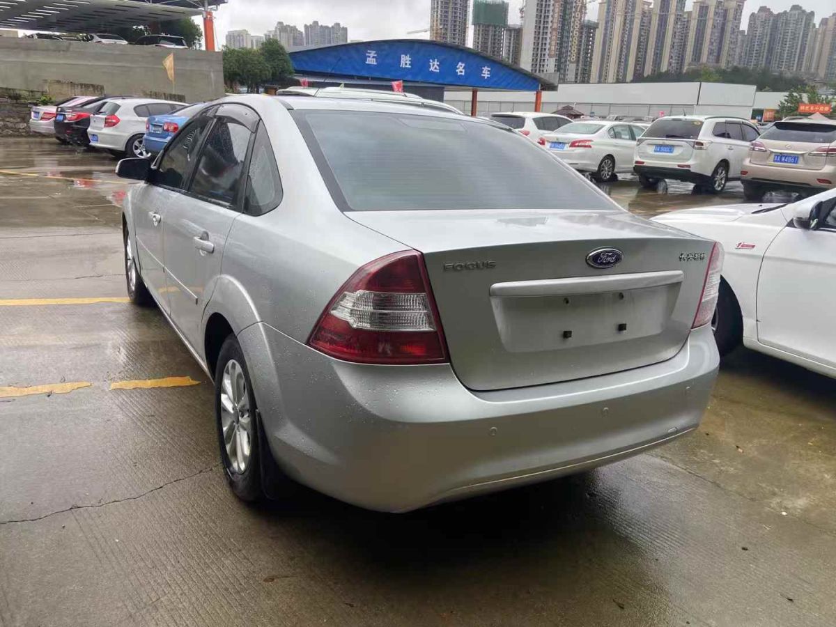 福特 ?？怂? 2011款 三廂 1.8L 自動時尚型圖片