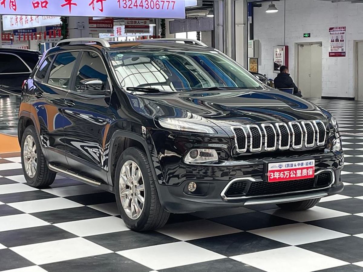 Jeep 自由光  2016款 2.4L 優(yōu)越版圖片