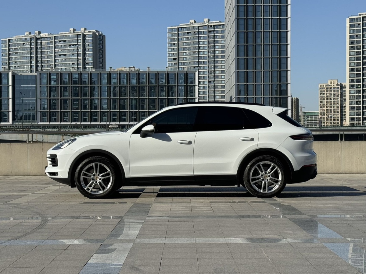 保時(shí)捷 Cayenne  2022款 Cayenne 3.0T 鉑金版圖片