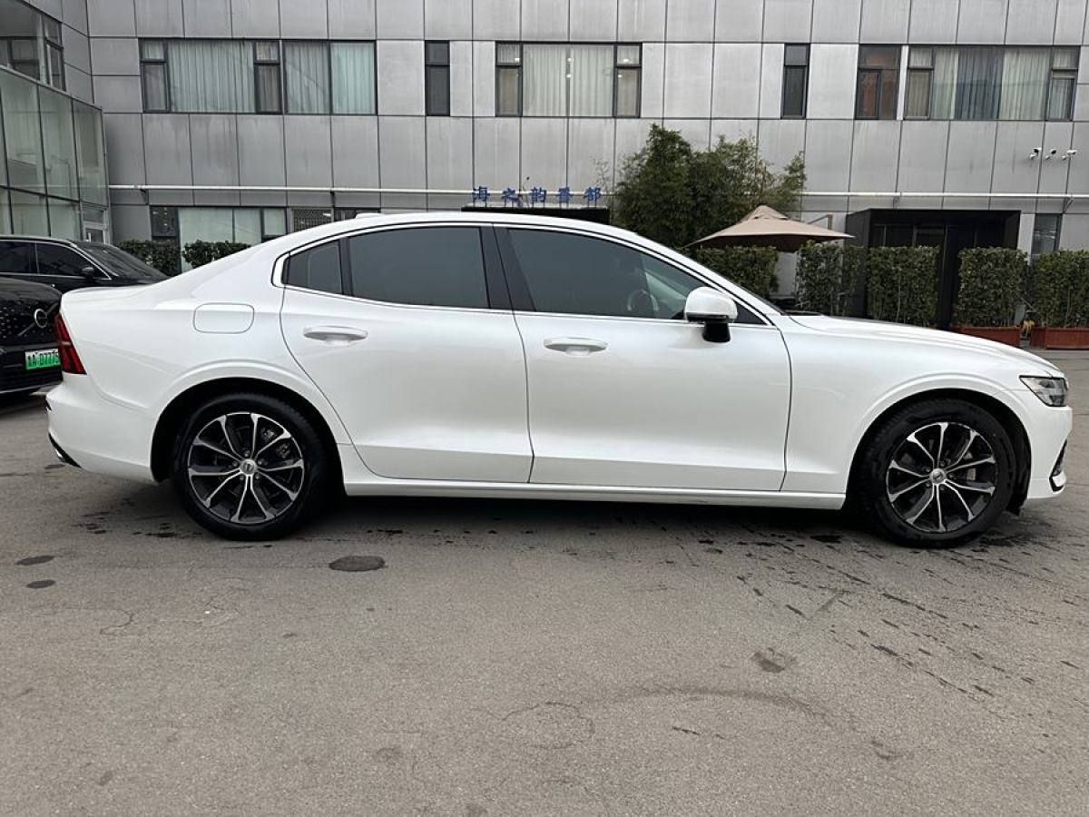 沃爾沃 S60L  2021款 T4 智逸豪華版圖片