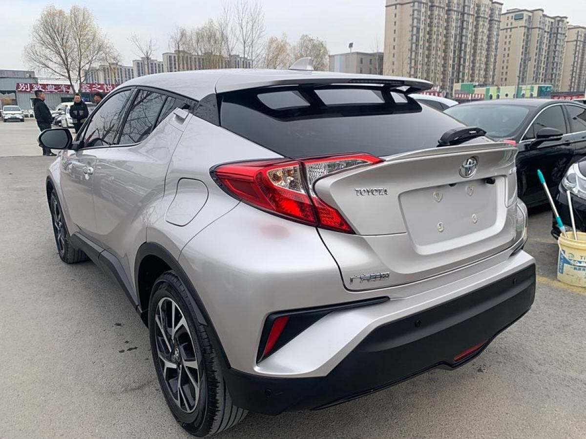 豐田 C-HR  2020款 2.0L 領(lǐng)先版圖片