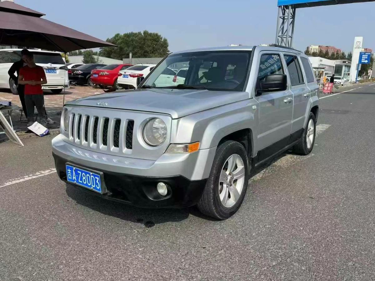 Jeep 自由客  2011款 2.4 70周年限量版圖片