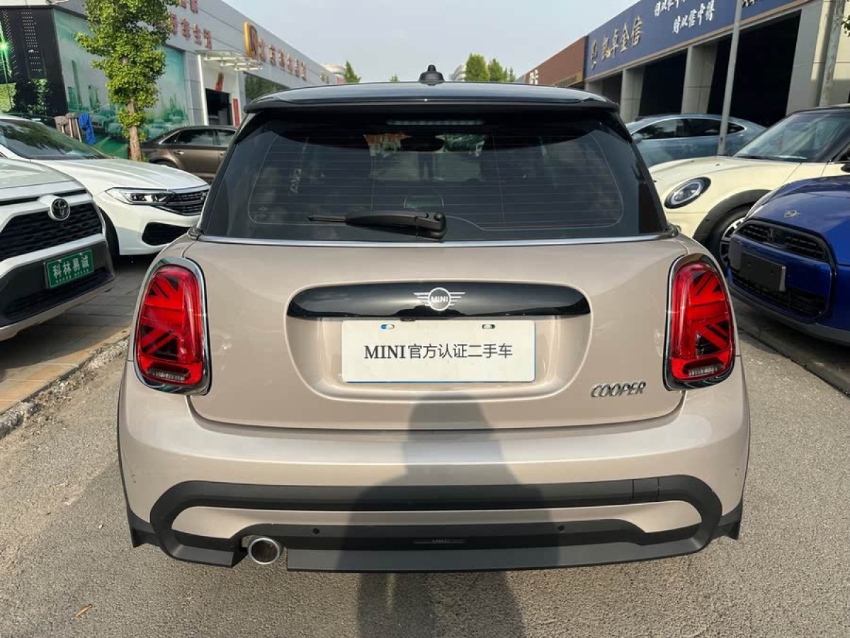 MINI MINI  2022款 改款 1.5T COOPER 藝術(shù)家圖片