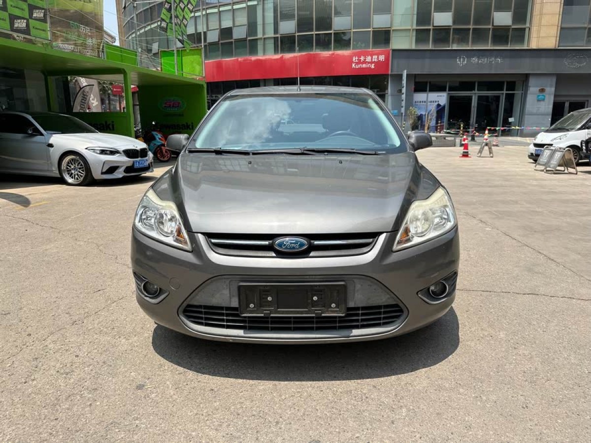 福特 ?？怂? 2013款 三廂經(jīng)典 1.8L 手動基本型圖片