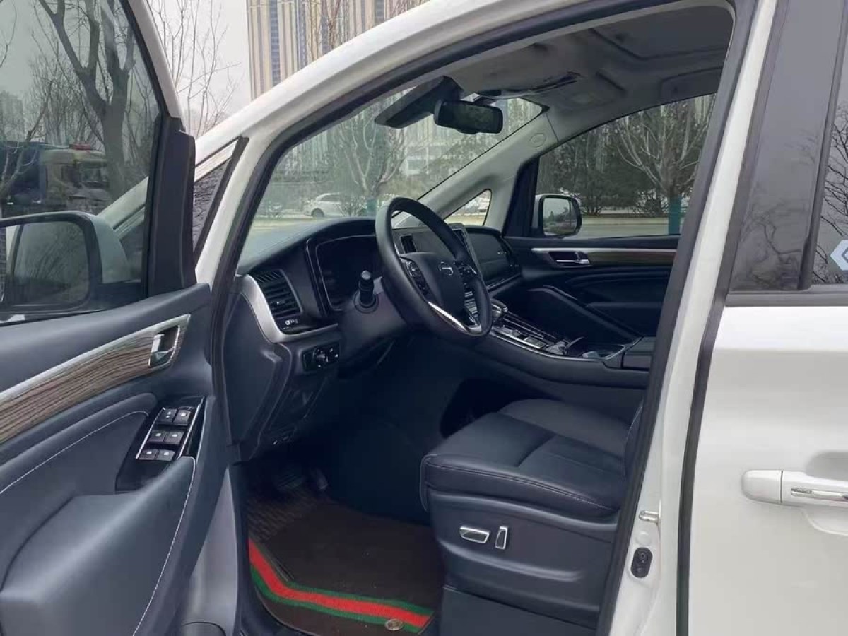 廣汽傳祺 M8  2021款 領(lǐng)秀系列 390T 尊貴版圖片