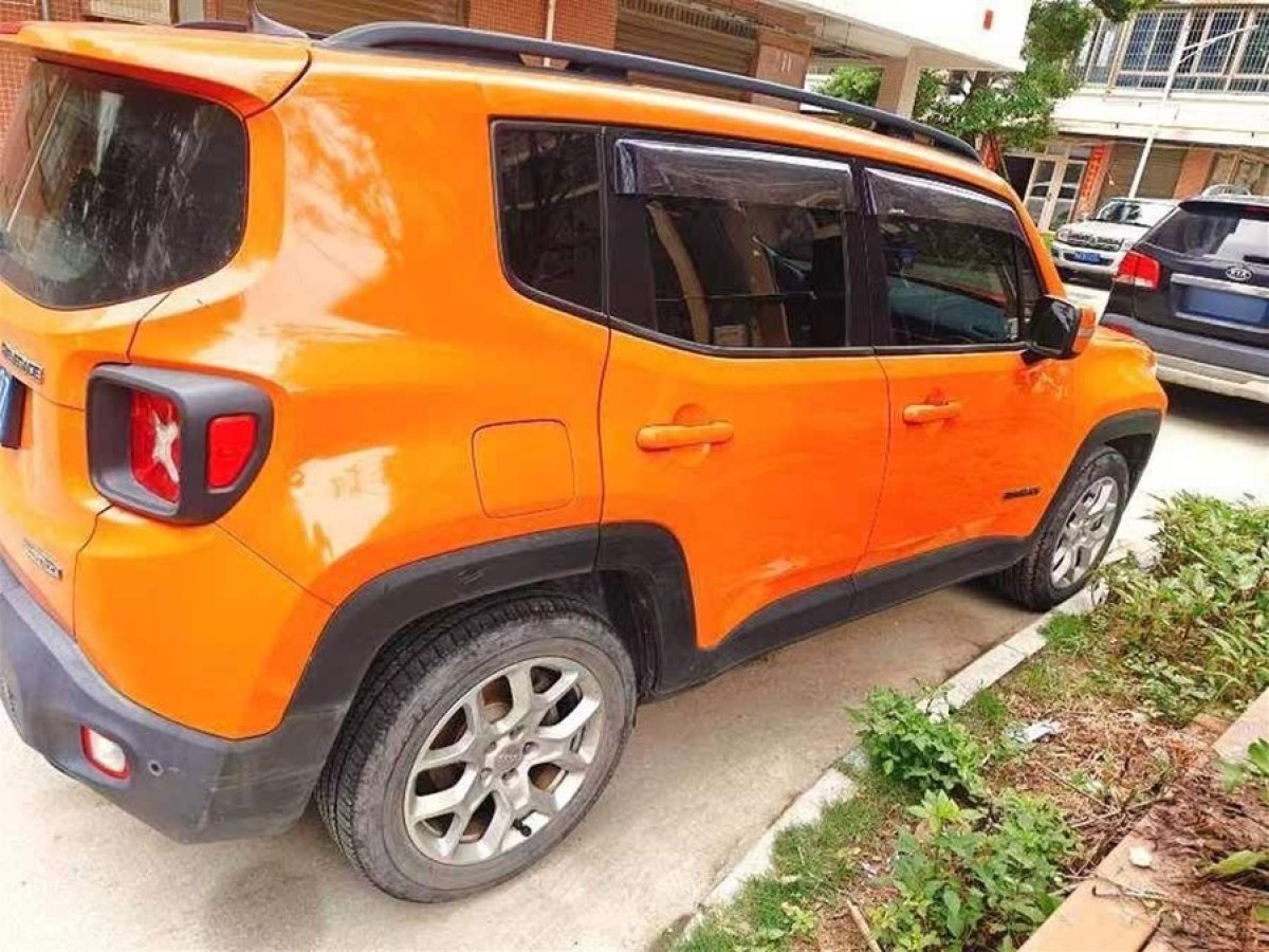 Jeep 自由俠  2017款 180T 自動(dòng)高能版圖片