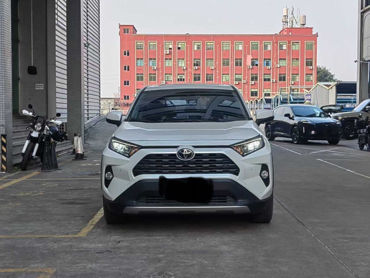 豐田 RAV4  2018款 榮放 2.0L CVT兩驅(qū)風(fēng)尚版圖片