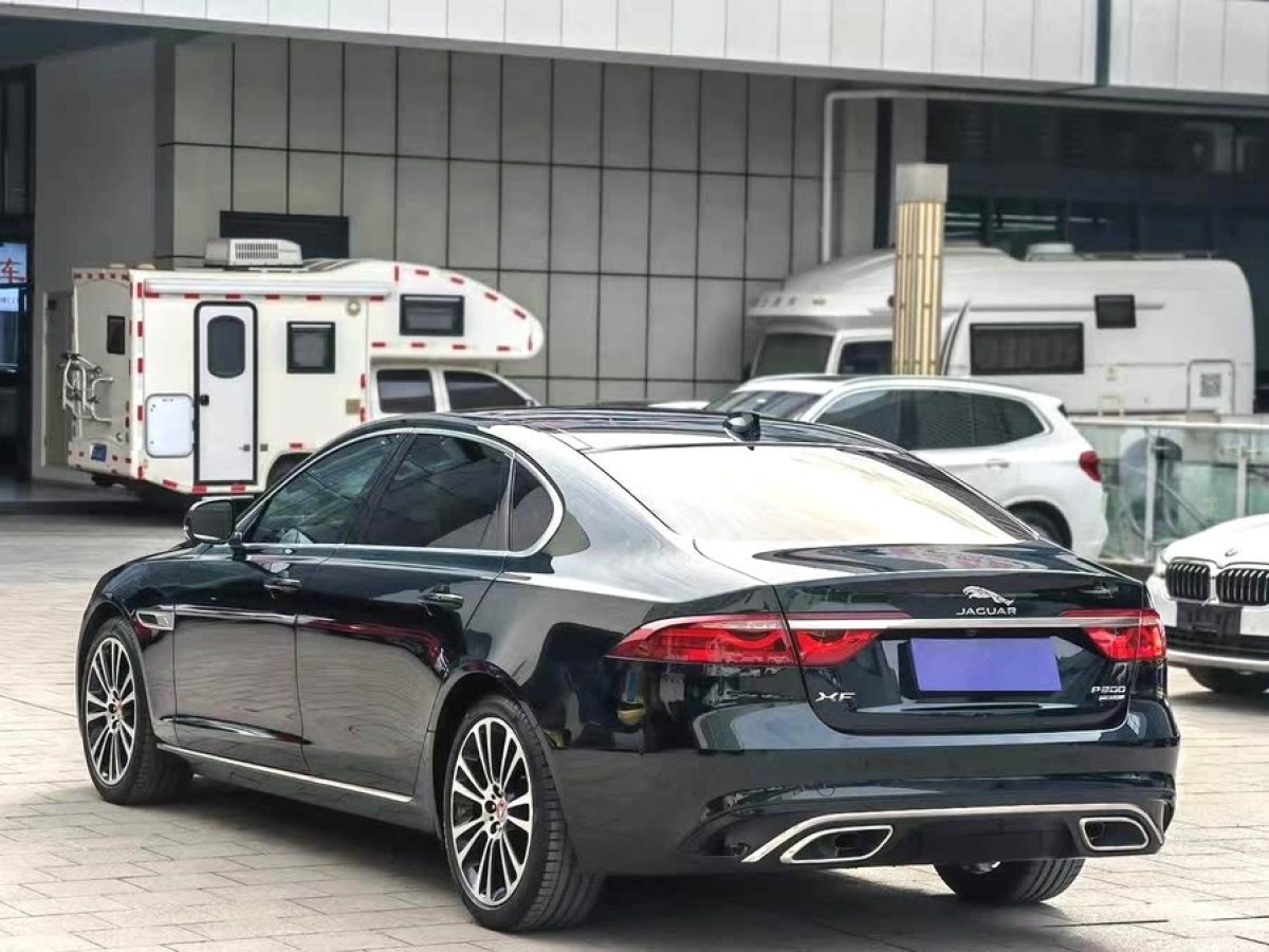 捷豹 XFL  2022款 XFL 2.0T P250 兩驅(qū)尊享豪華版圖片