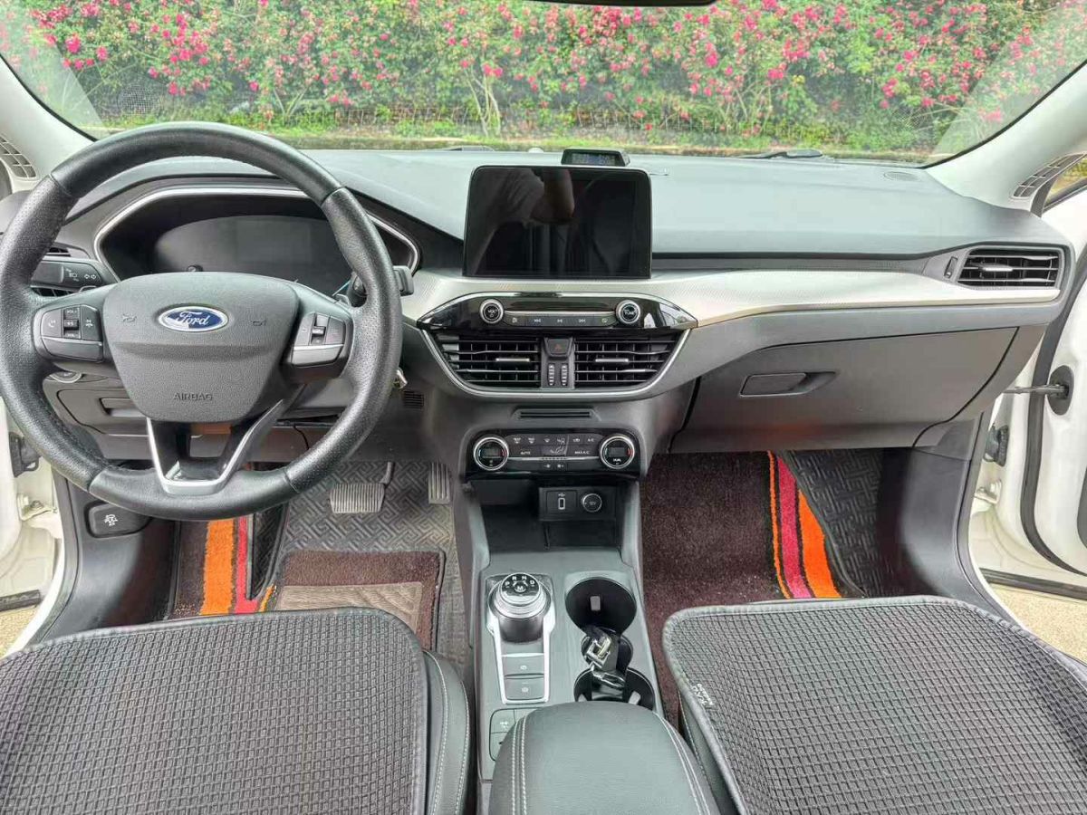 福特 福克斯  2019款 三廂 EcoBoost 180 自動(dòng)ST Line圖片