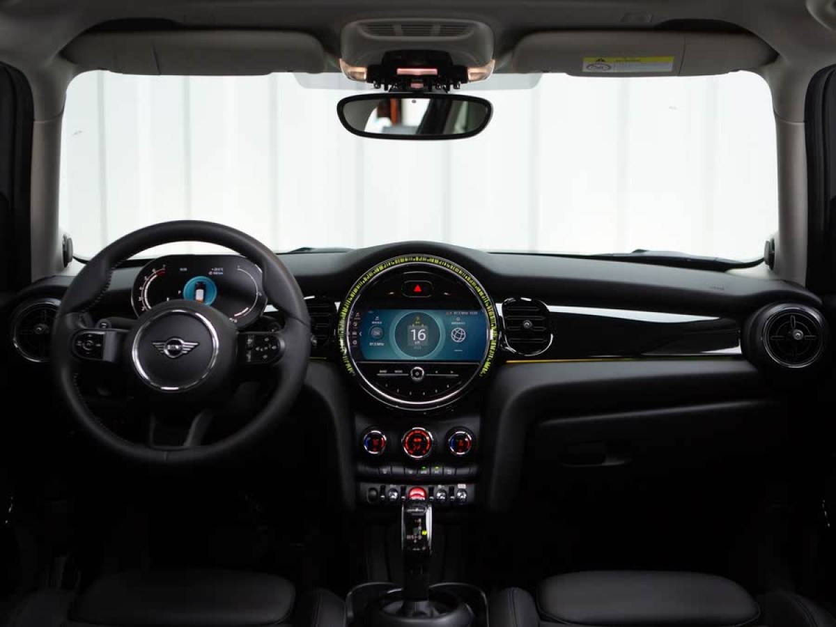 MINI MINI  2022款 改款 2.0T COOPER S 經(jīng)典派 五門版圖片