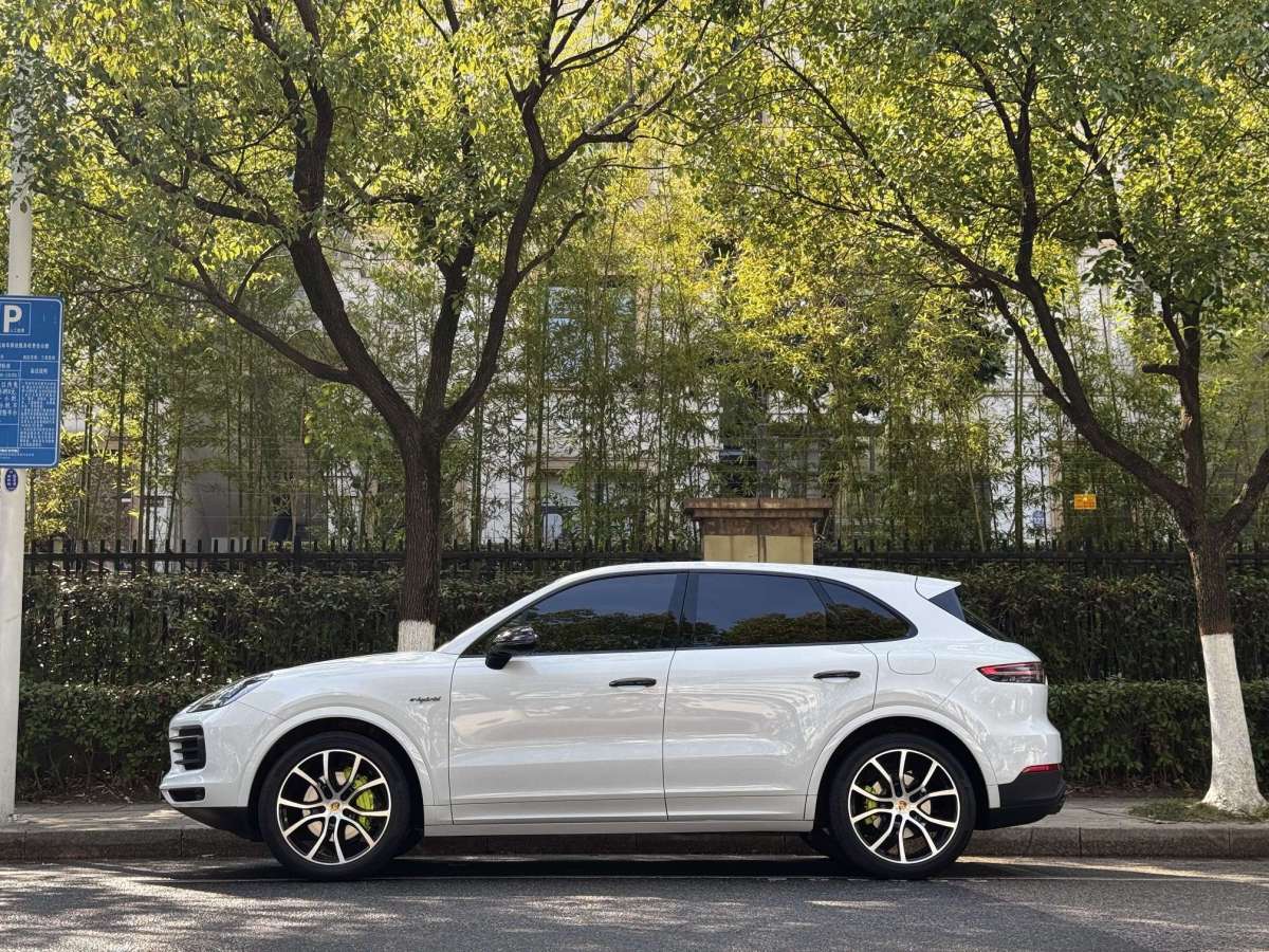 保時(shí)捷 Cayenne新能源  2023款 Cayenne E-Hybrid 2.0T 鉑金版圖片