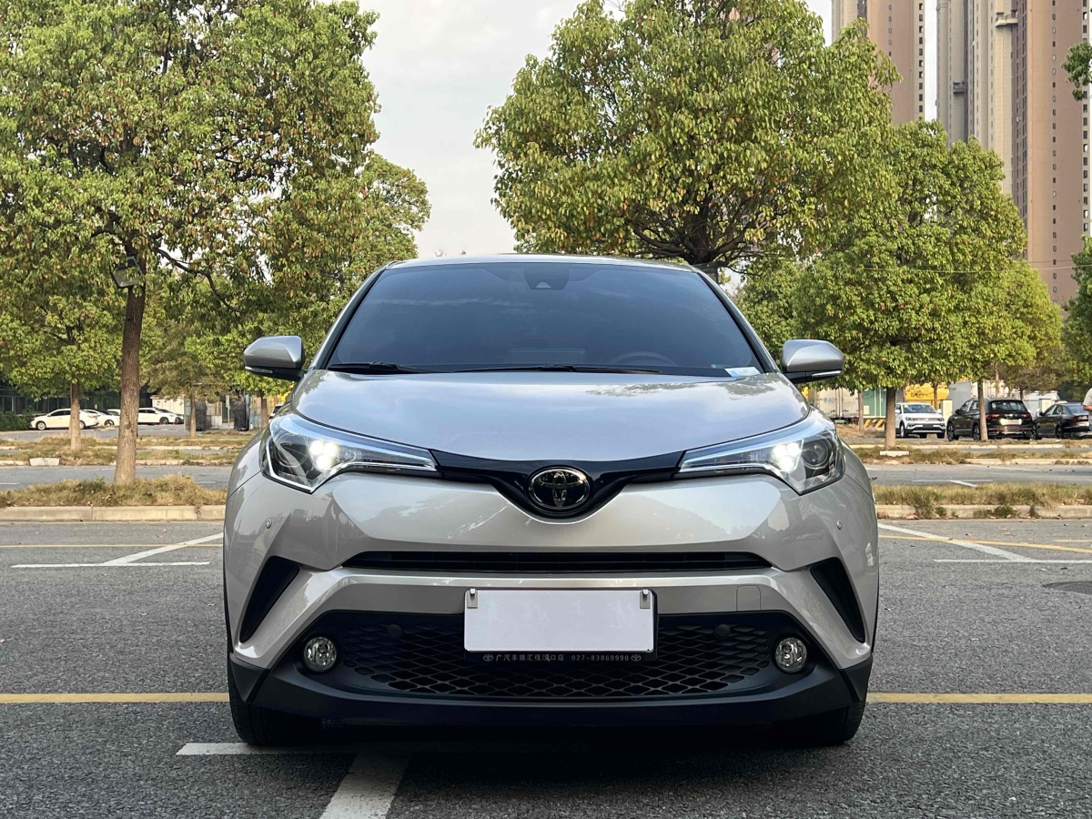 豐田 C-HR  2020款 2.0L 領(lǐng)先版圖片