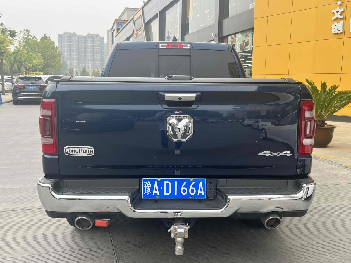 道奇 Ram  2017款 長(zhǎng)角號(hào) 5.7L 加長(zhǎng)版圖片