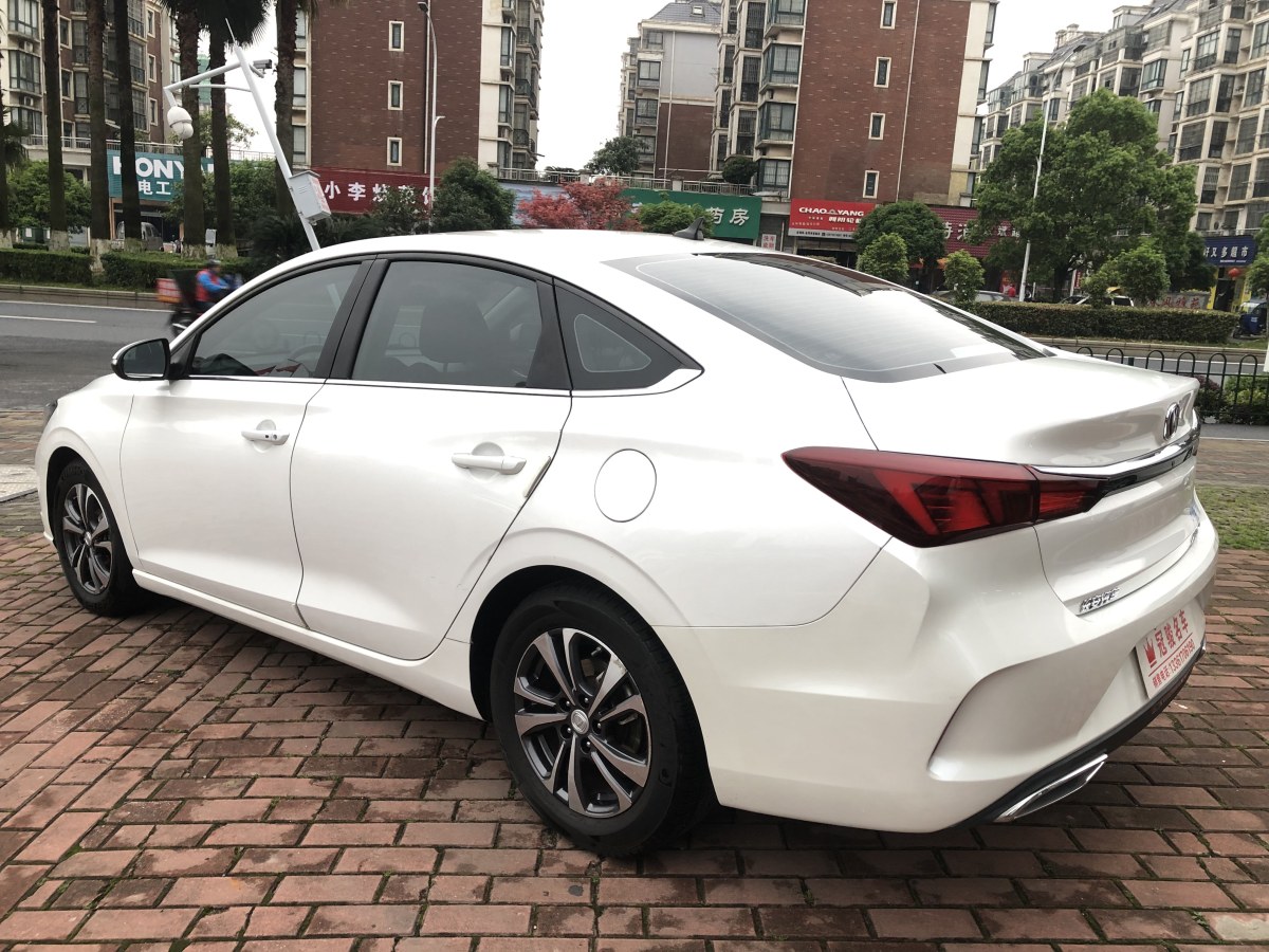 2020年5月长安 逸动  2020款 PLUS 1.6L GDI 手动豪华型