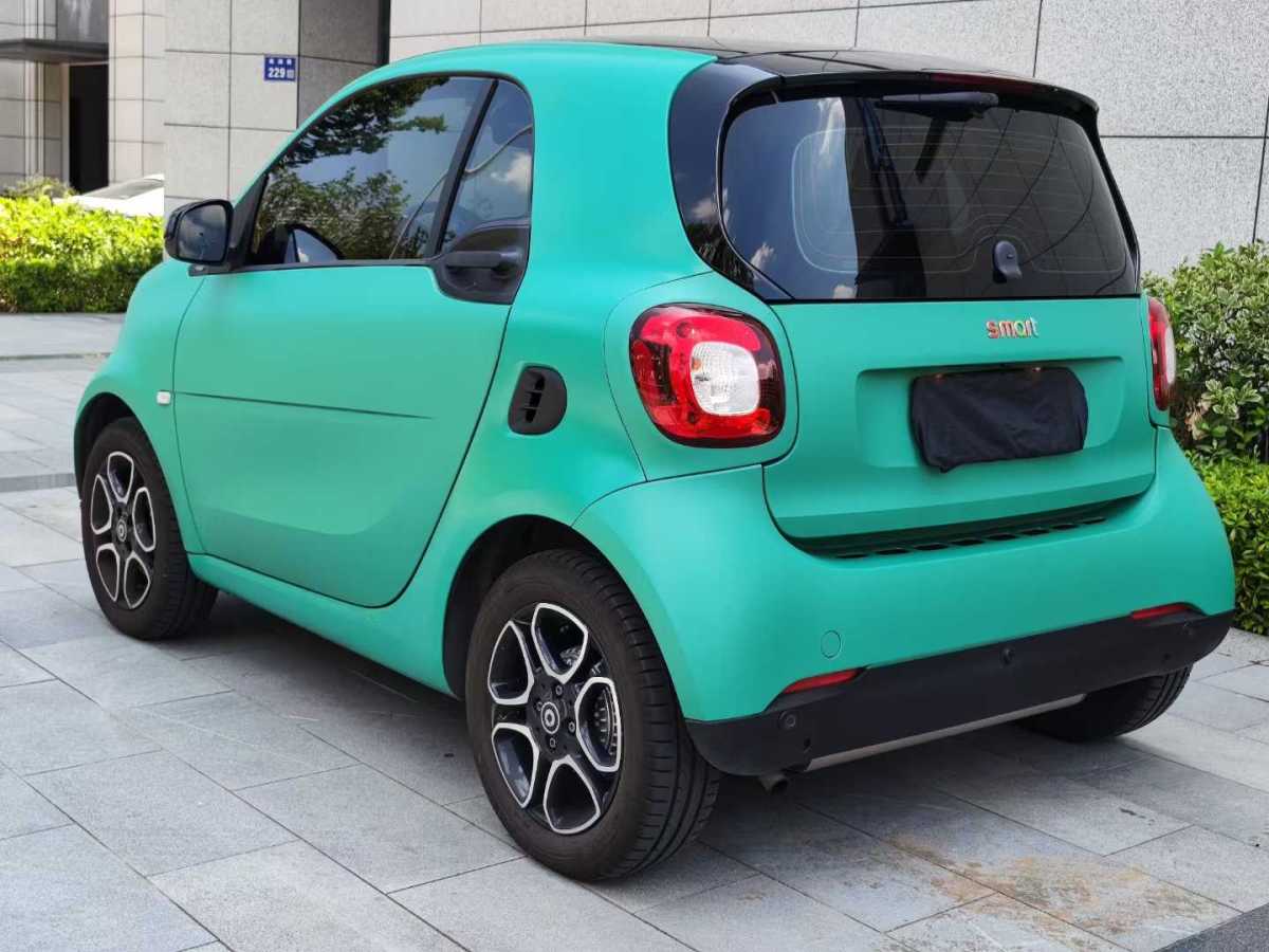 2019年6月smart fortwo  2019款 0.9T 66千瓦硬顶先锋版 国VI