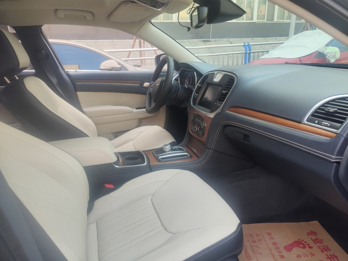 克萊斯勒 300C  2014款 3.0L 卓越版圖片