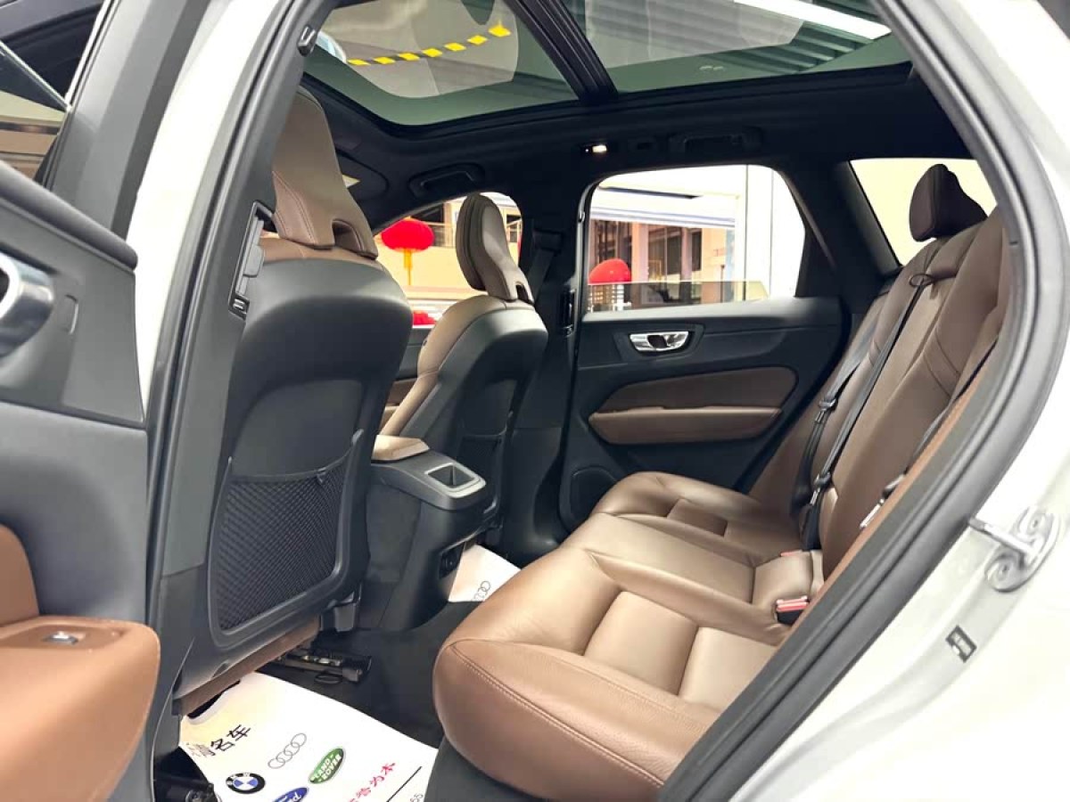 沃爾沃 XC60  2023款 B5 四驅智遠豪華版圖片