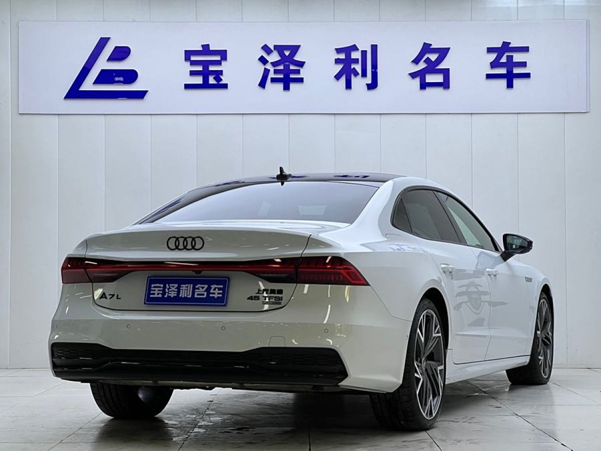 2022年3月奧迪 奧迪A7L  2022款 45 TFSI quattro S-line 白法師版