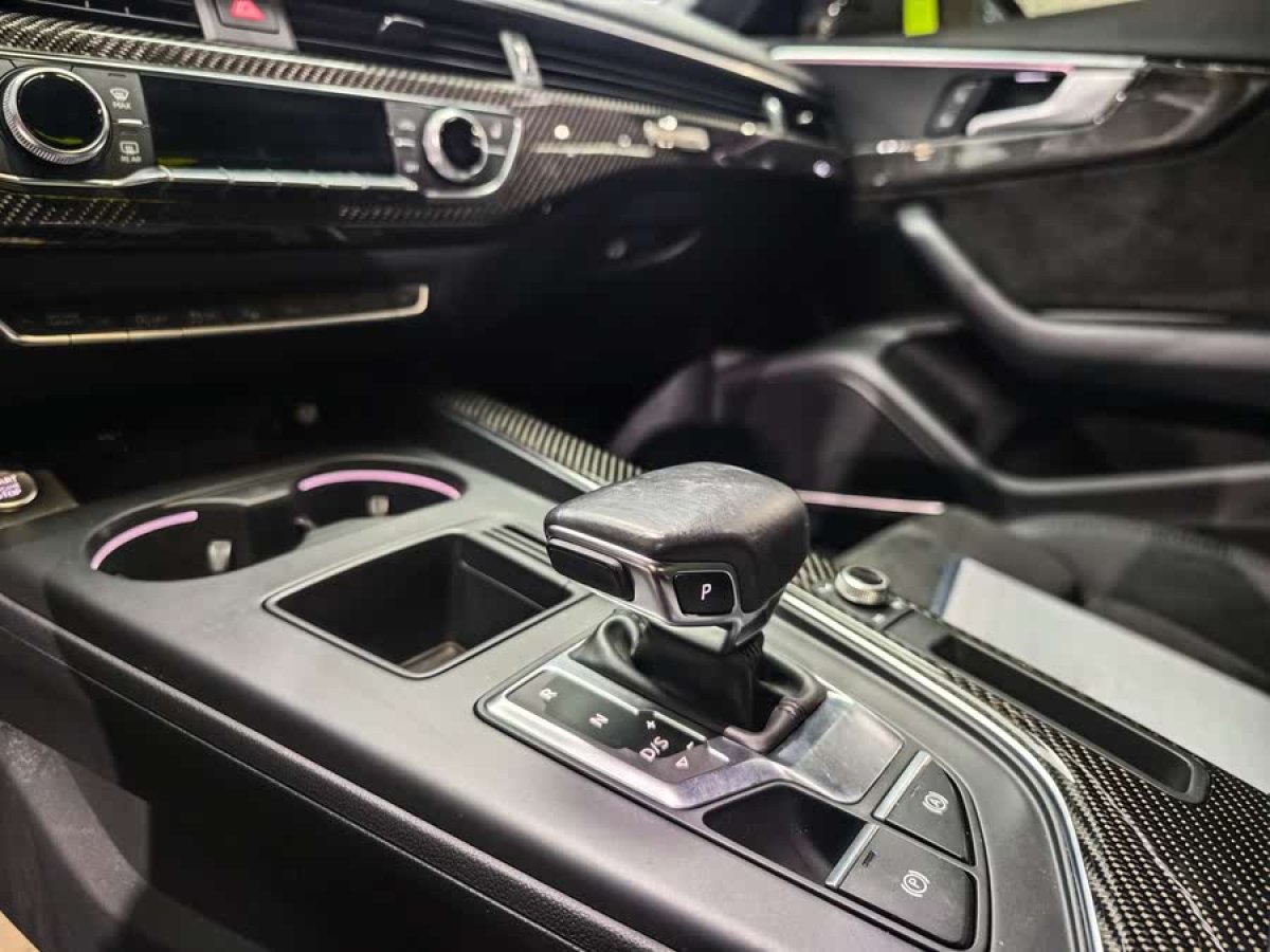 奧迪 奧迪A4L  2020款 45 TFSI quattro 臻選動感型圖片