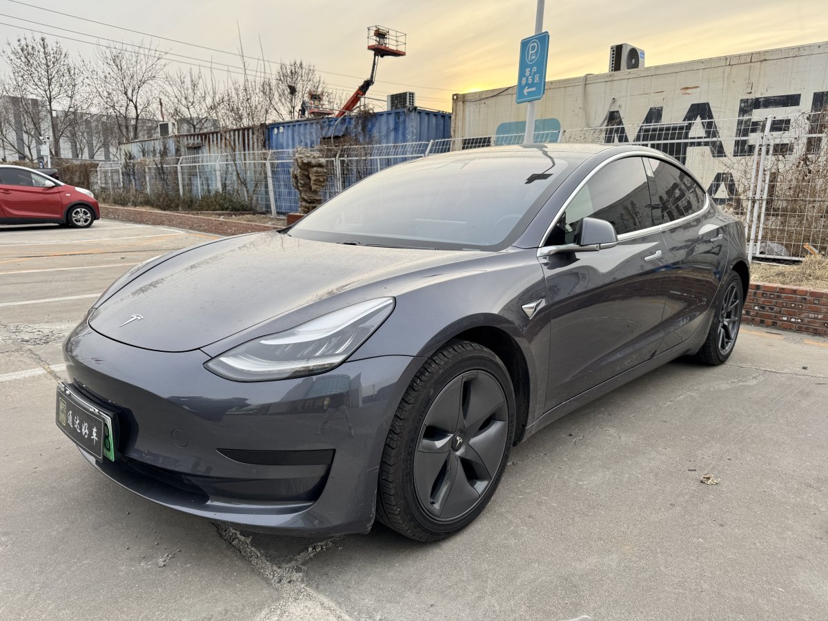 特斯拉 Model 3  2020款 改款 標(biāo)準(zhǔn)續(xù)航后驅(qū)升級版圖片