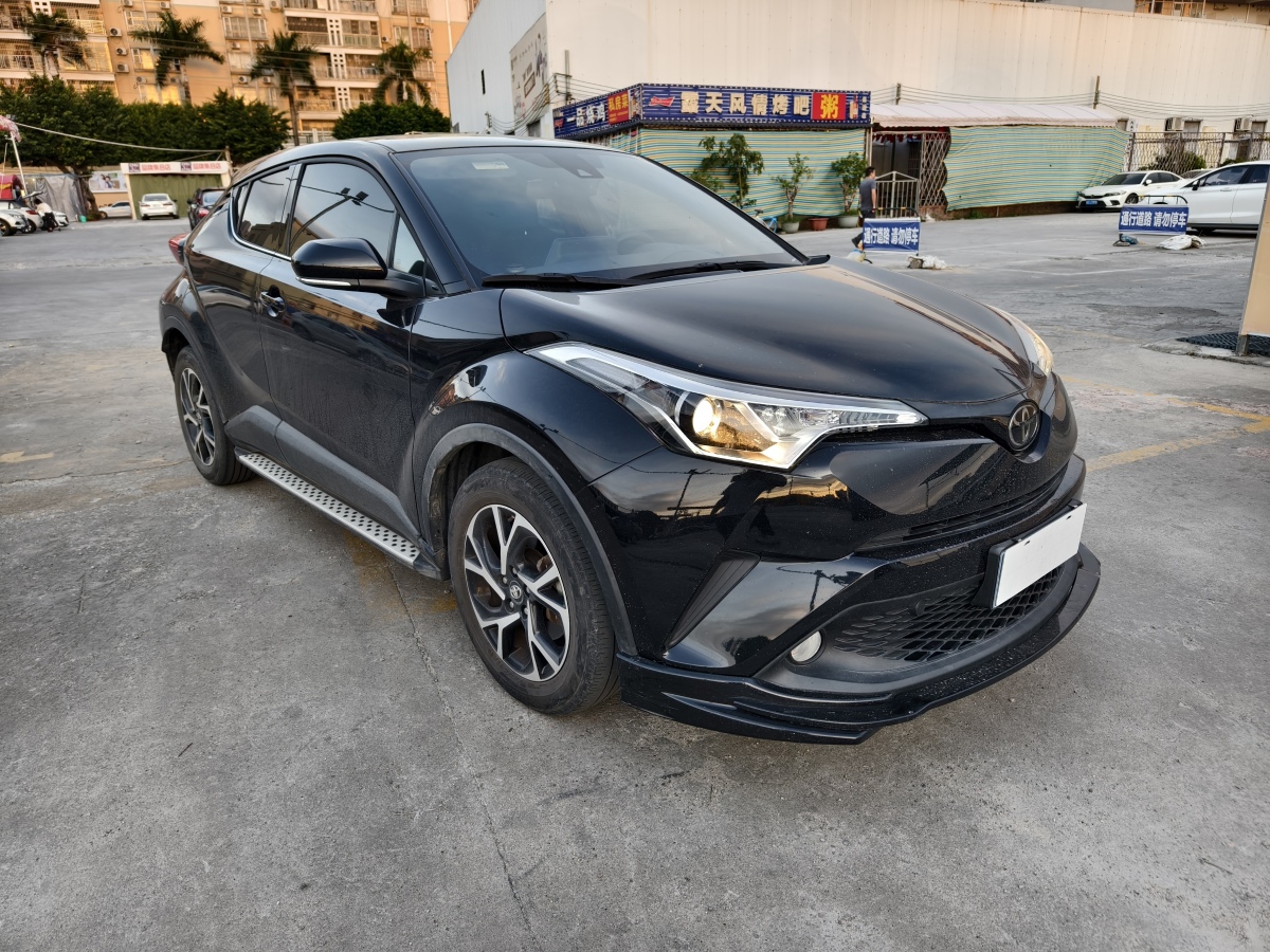 豐田 C-HR  2018款 2.0L 領(lǐng)先天窗版 國V圖片