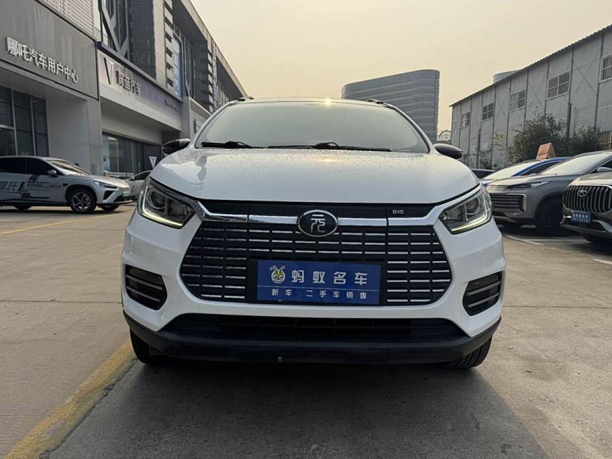 比亞迪 元新能源  2019款 EV360 智聯(lián)領(lǐng)尚型圖片