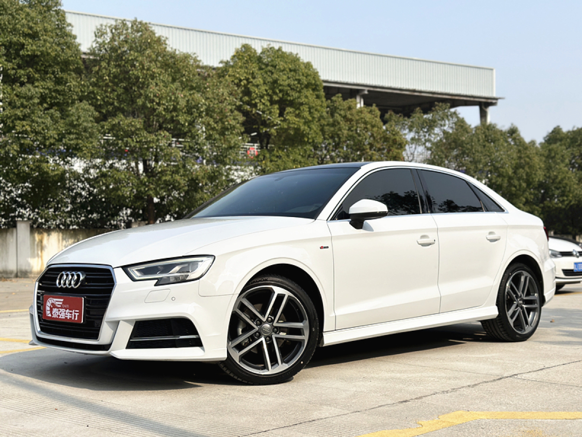 奧迪 奧迪A3  2015款 A3 1.4TFSI 35TFSI 百萬紀(jì)念智領(lǐng)型圖片