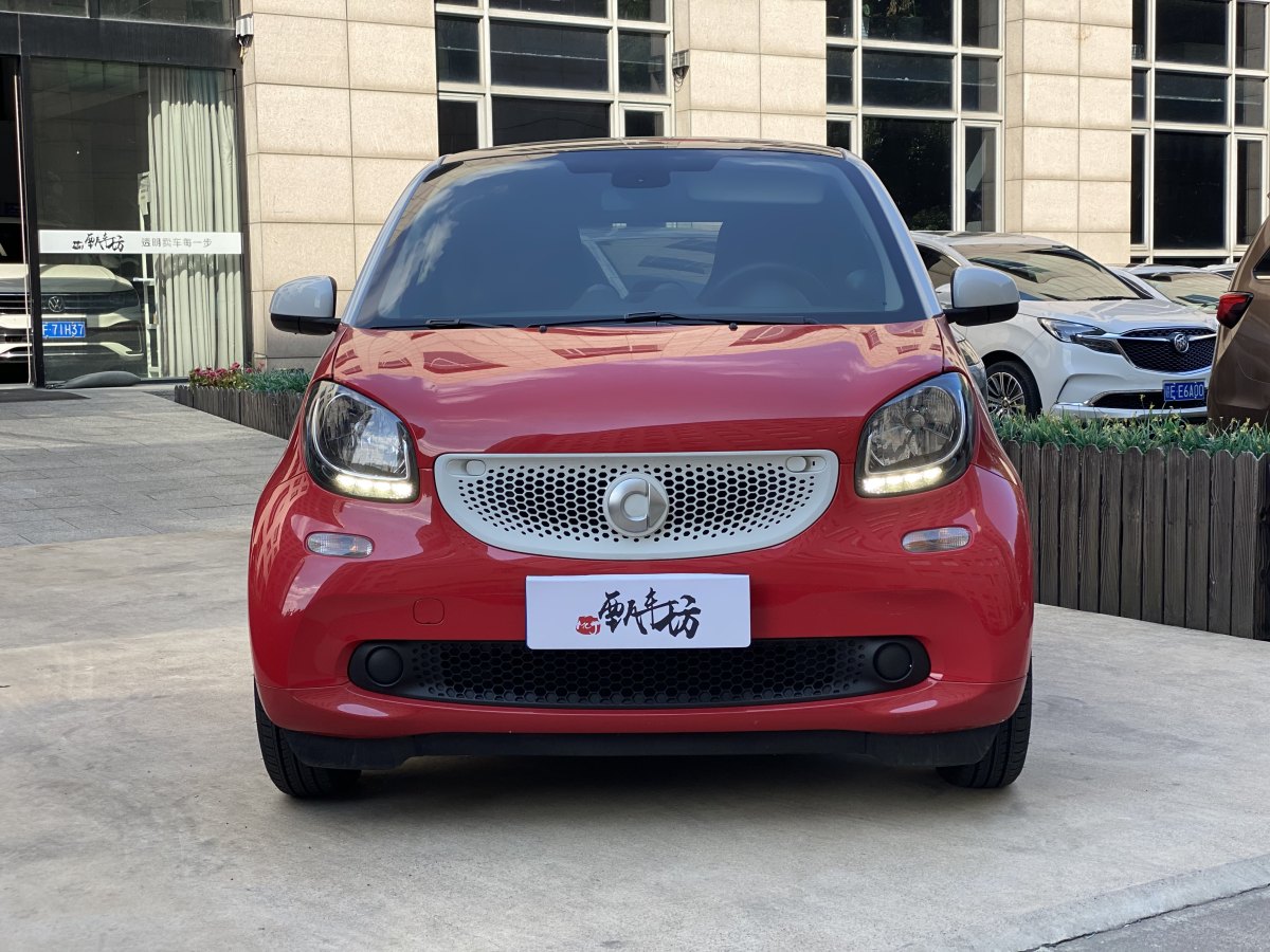 2016年7月smart fortwo  2016款 0.9T 66千瓦硬頂先鋒版