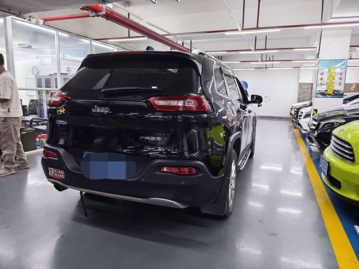 Jeep 自由光  2017款 2.0L 優(yōu)越版圖片