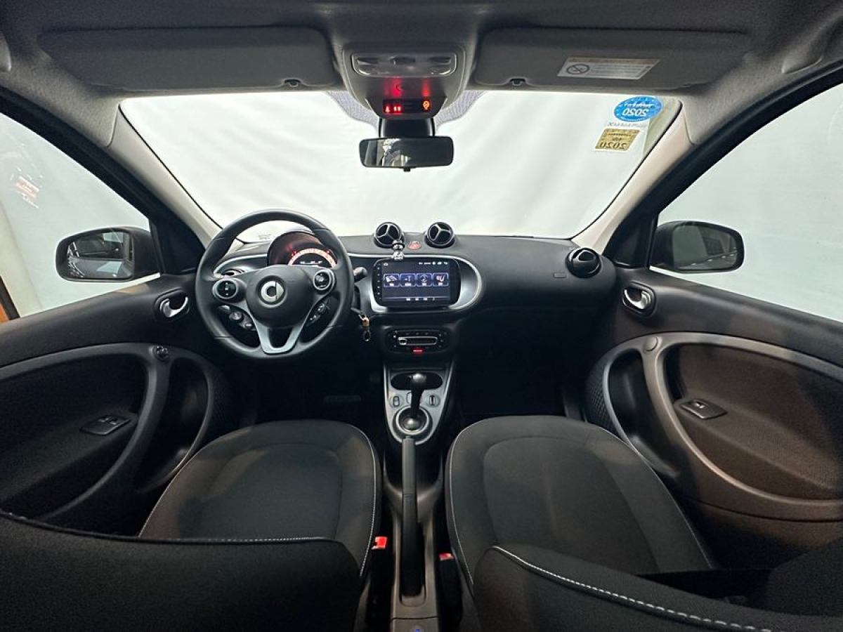 2018年10月smart forfour  2018款 1.0L 52千瓦激情版