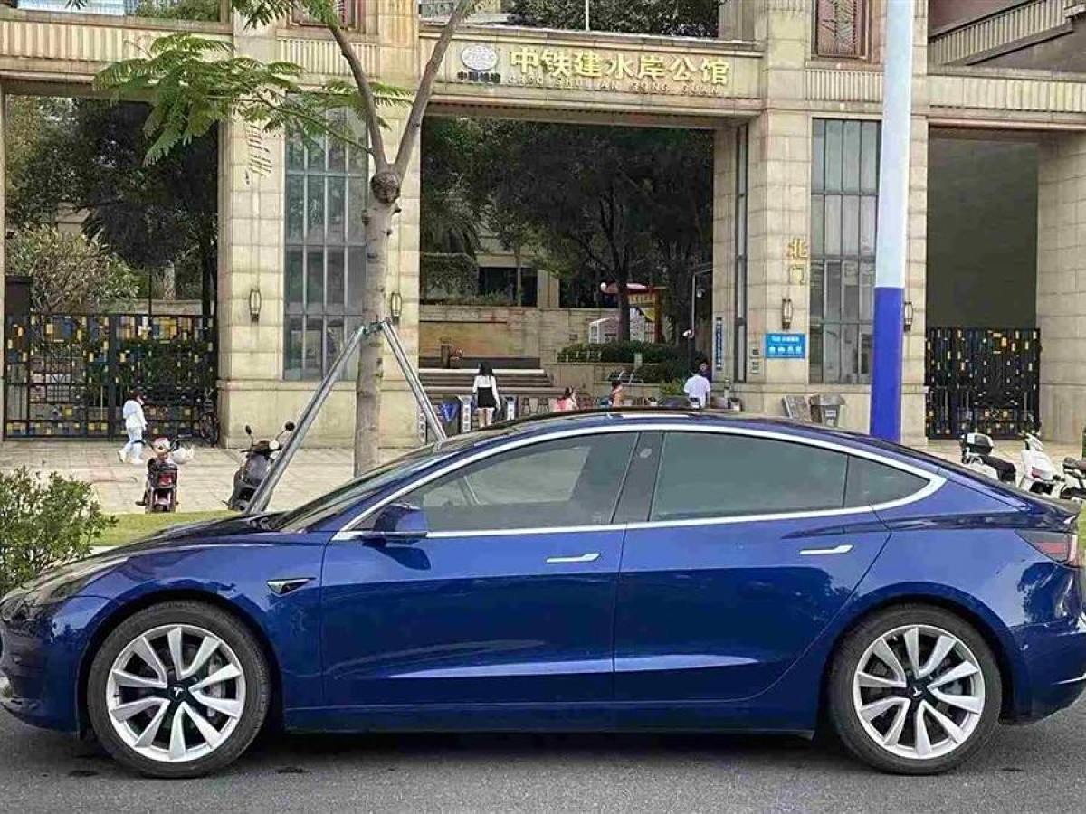 特斯拉 Model 3  2019款 標(biāo)準(zhǔn)續(xù)航后驅(qū)升級版圖片