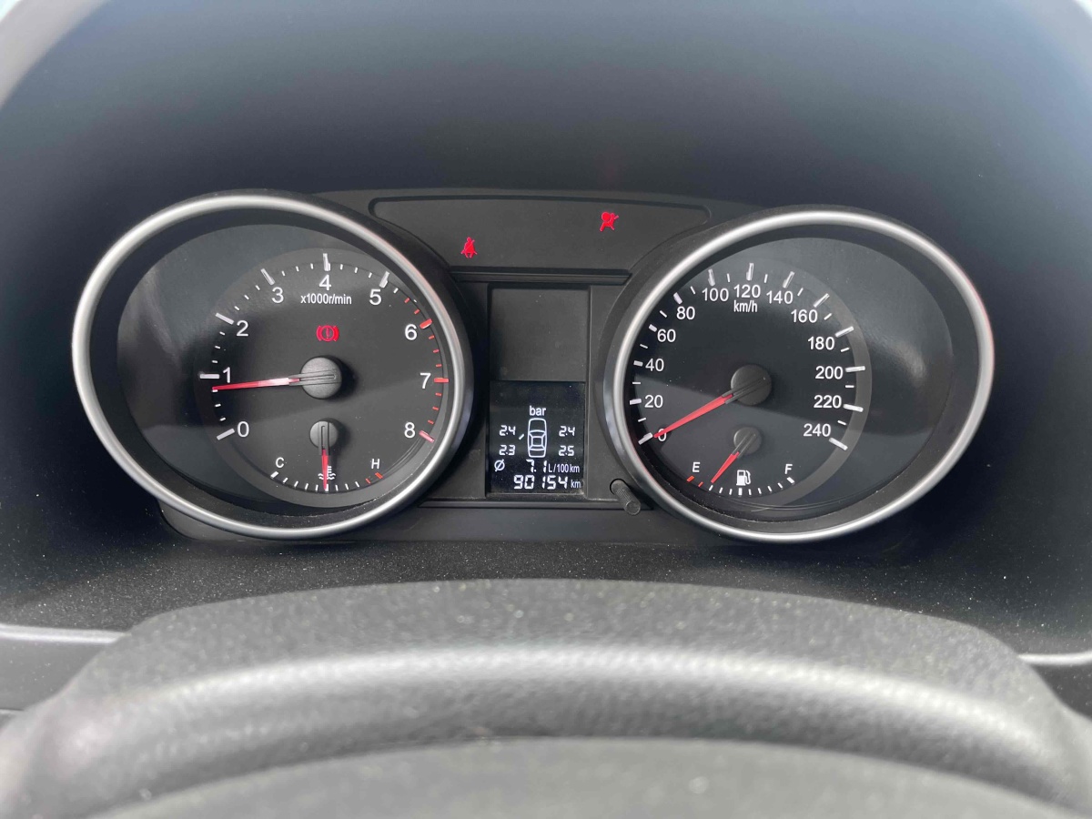 哈弗 H6  2012款 1.5T 手動(dòng)兩驅(qū)精英型圖片