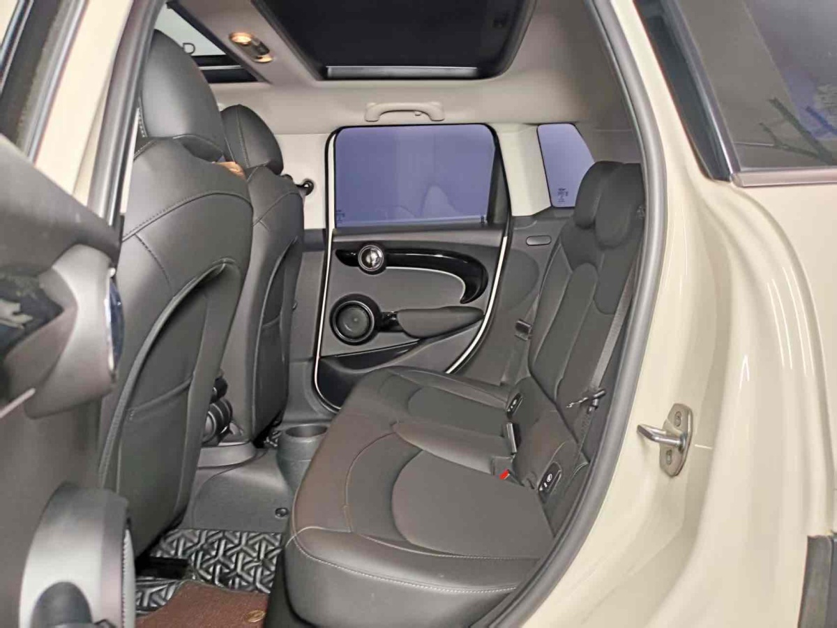 MINI MINI  2022款 改款 1.5T COOPER 藝術(shù)家 五門(mén)版圖片
