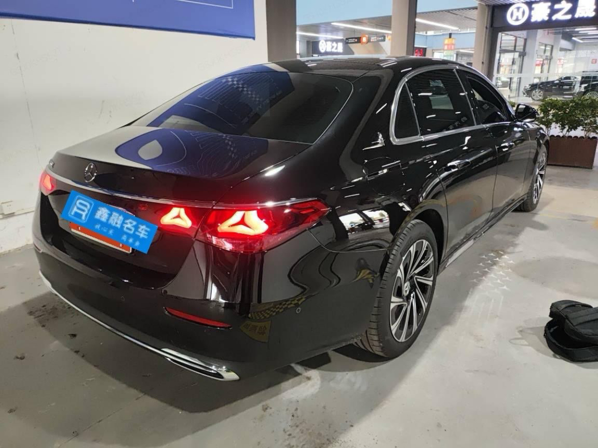 奔馳 奔馳E級(jí)  2025款 E 300 L 豪華型圖片