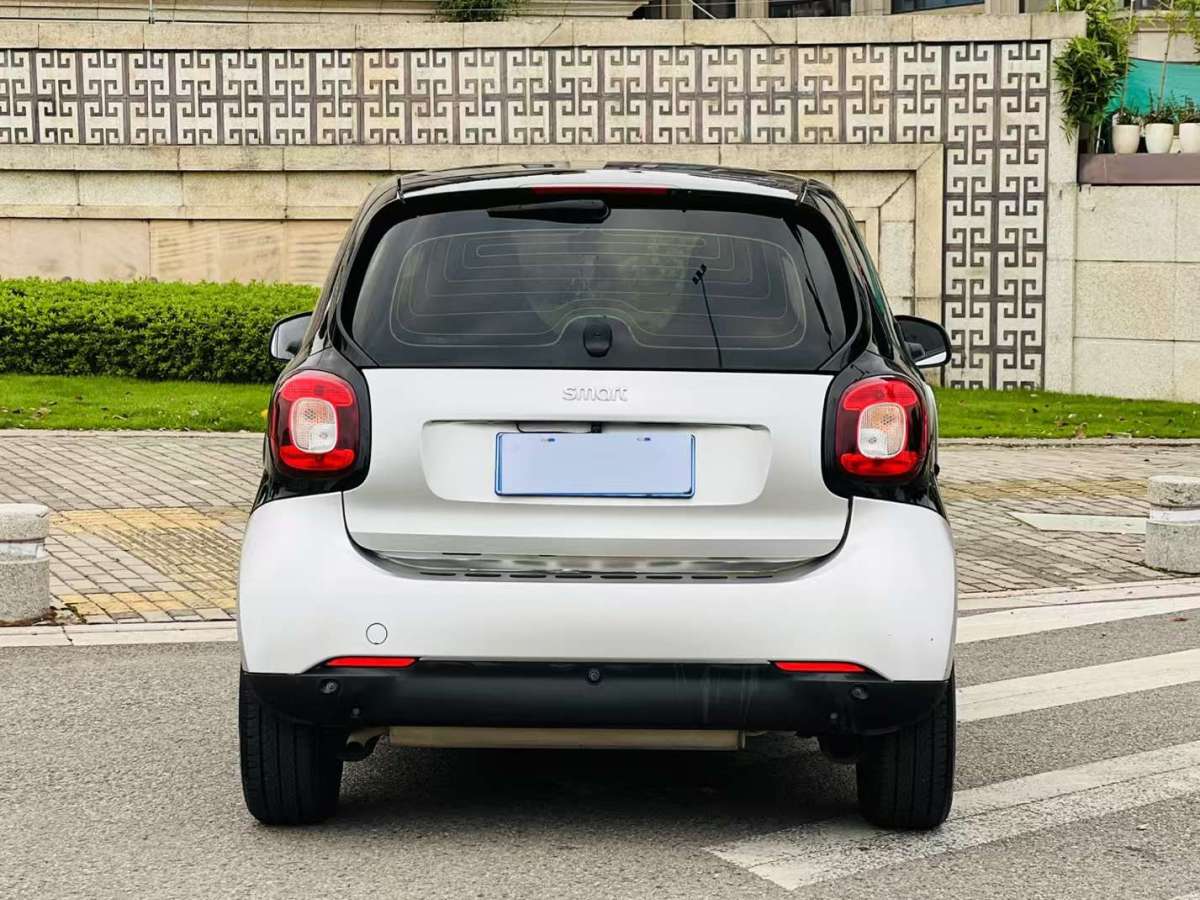 smart fortwo  2019款 0.9T 66千瓦硬頂先鋒版 國VI圖片