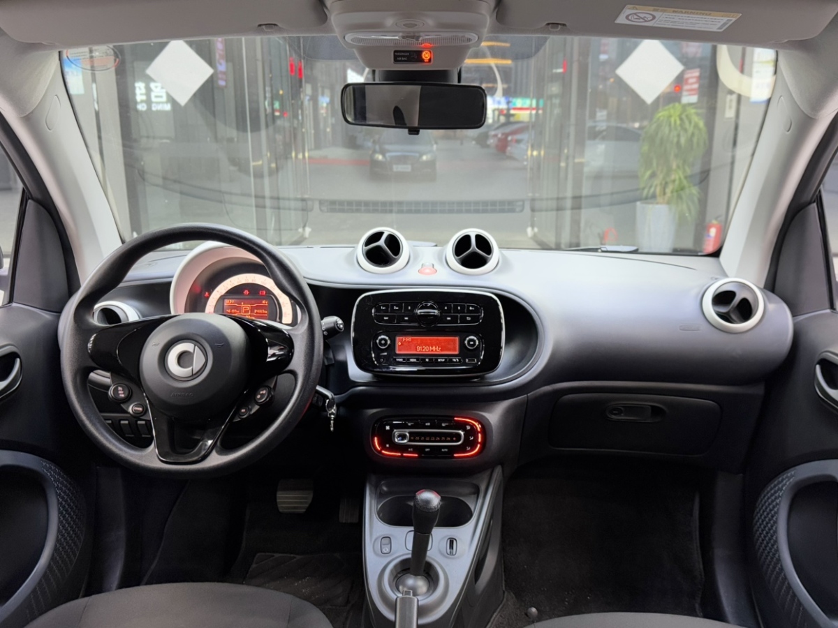 smart fortwo  2017款 1.0L 52千瓦硬頂摯愛特別版圖片