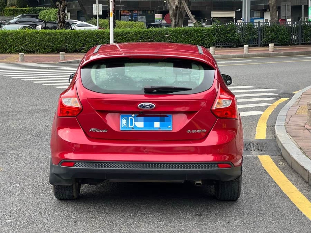 福特 ?？怂? 2012款 兩廂 1.6L 自動舒適型圖片