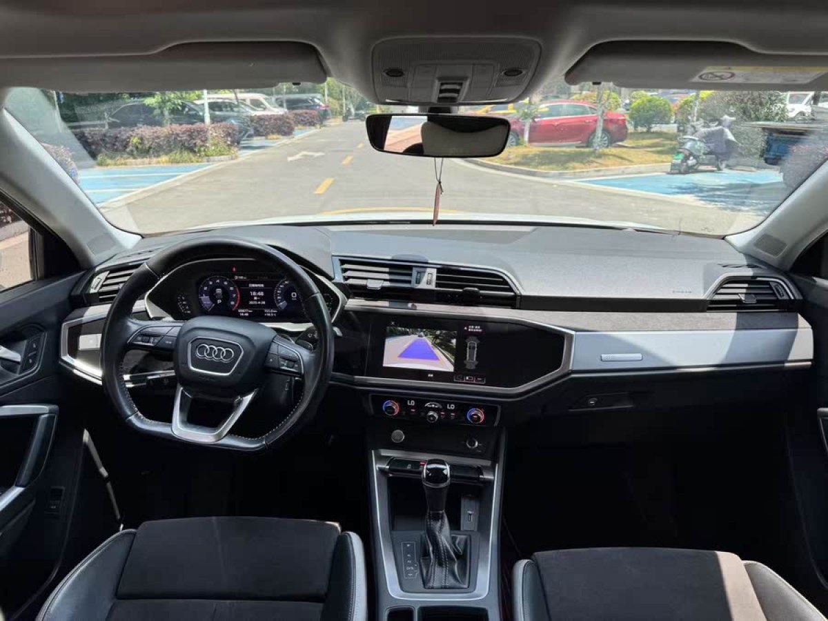 奧迪 奧迪Q3  2019款  40 TFSI 時(shí)尚動(dòng)感型圖片