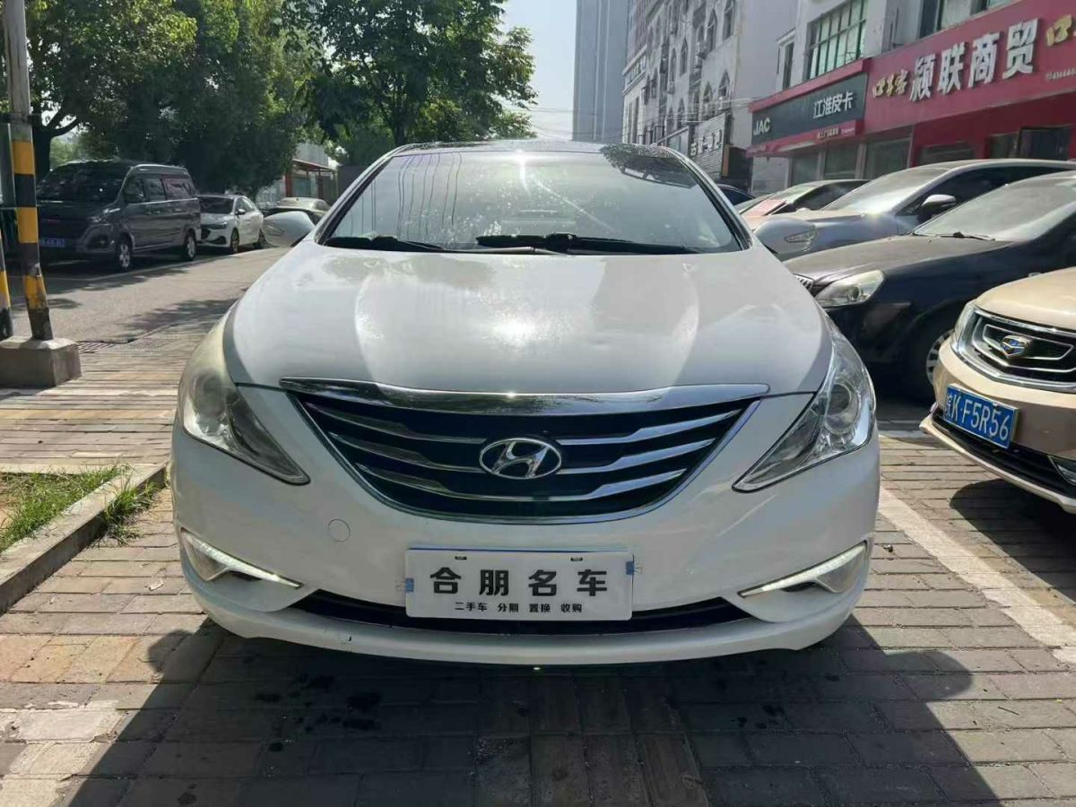 現(xiàn)代 索納塔  2015款 經(jīng)典 2.0L 自動(dòng)豪華版圖片