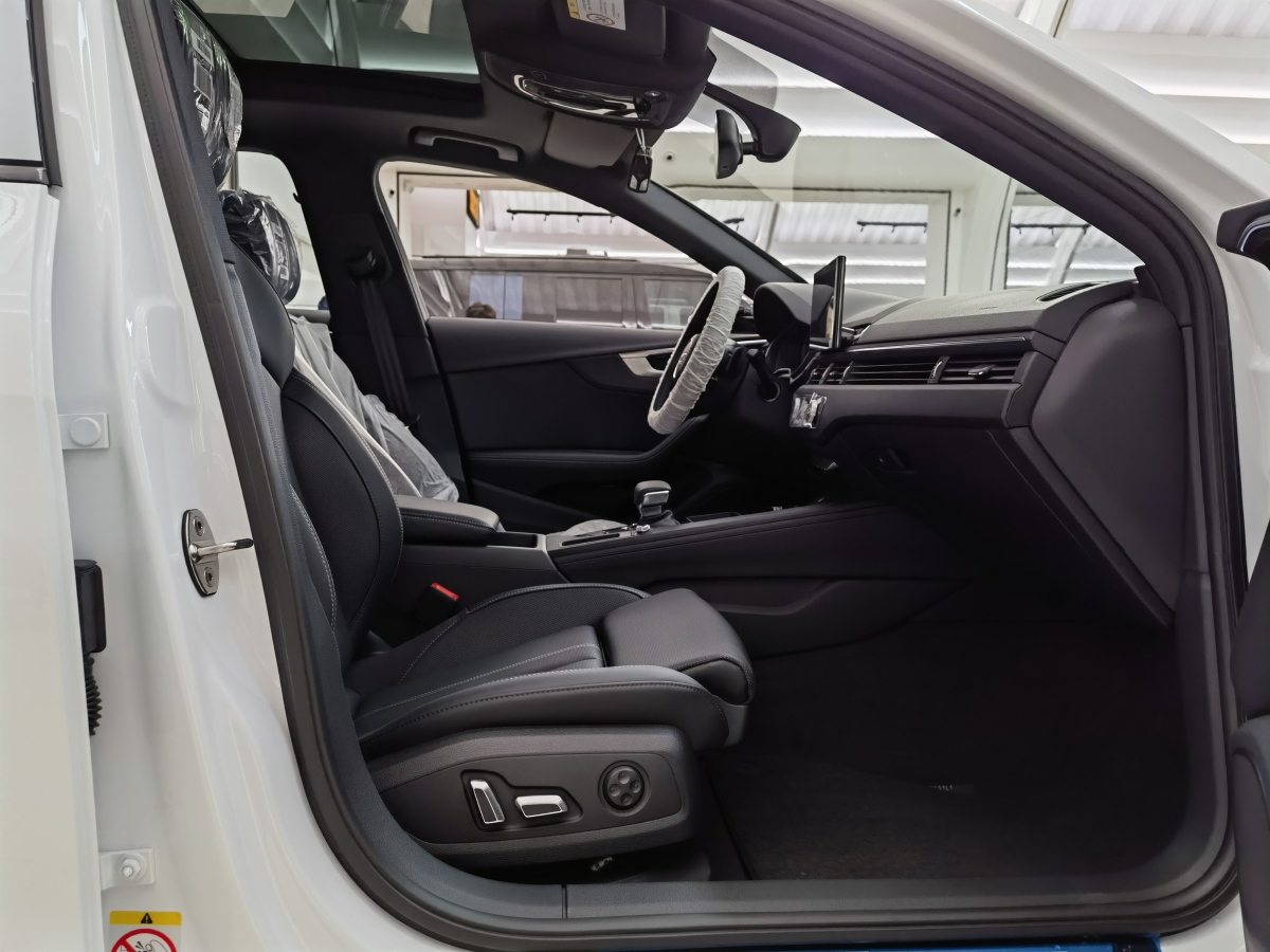 奧迪 奧迪A4L  2024款 40 TFSI 豪華動(dòng)感型圖片