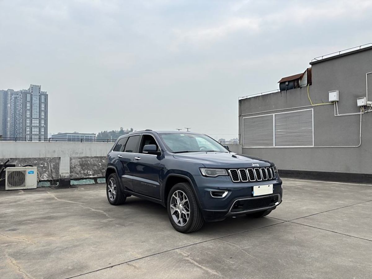 Jeep 大切諾基  2020款 3.0L 精英導(dǎo)航版圖片