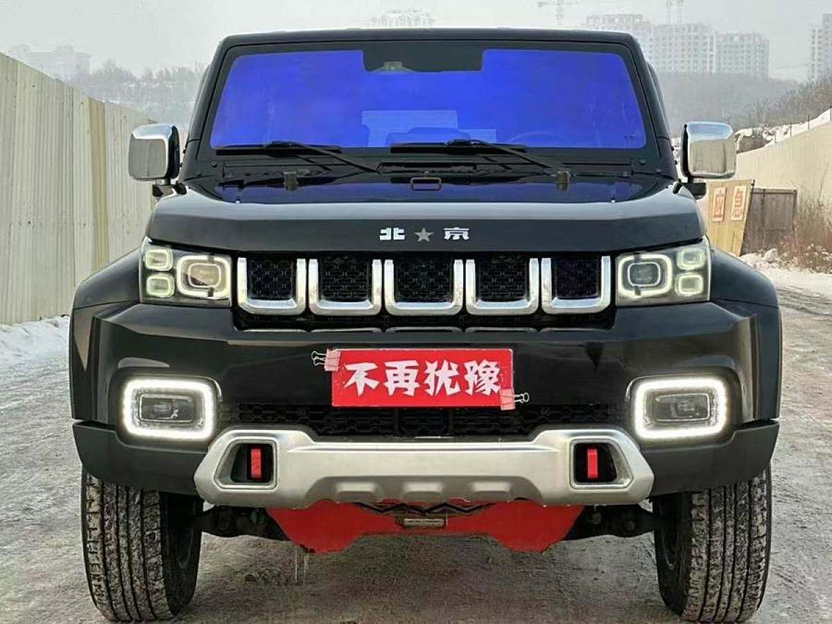 北京 BJ40  2020款 2.0T 自動四驅(qū)城市獵人版?zhèn)b客型圖片