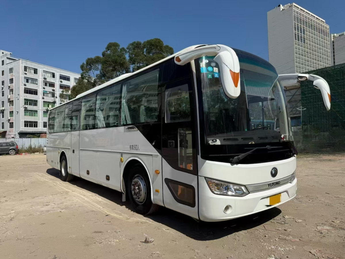 準(zhǔn)新深圳牌60座3+2座椅非營運宇通6115雙開門客車圖片