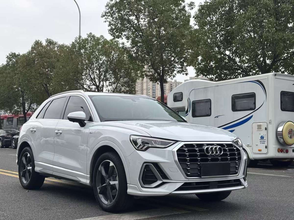 奧迪 奧迪Q3  2020款 35 TFSI 進(jìn)取動(dòng)感型圖片