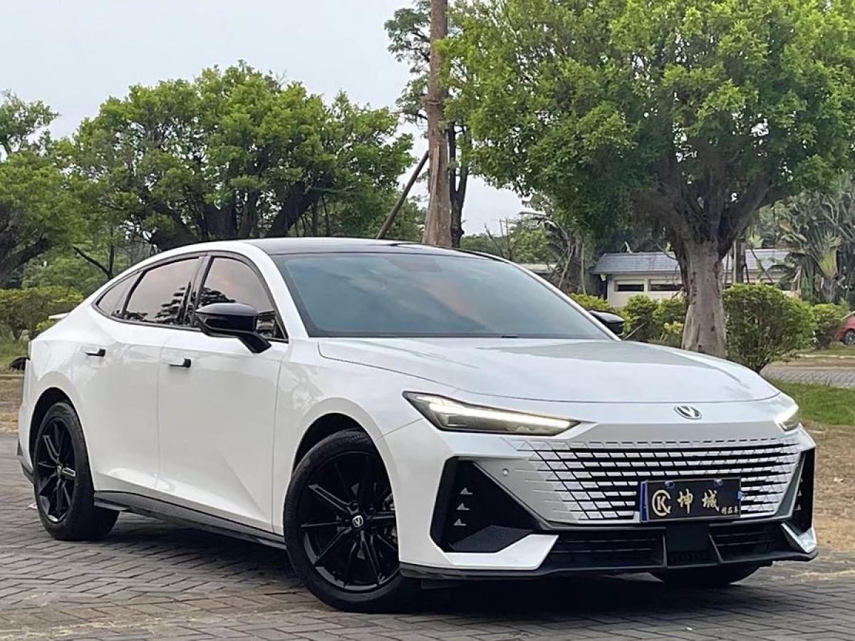 長(zhǎng)安 長(zhǎng)安UNI-V  2022款 1.5T 尊貴型圖片