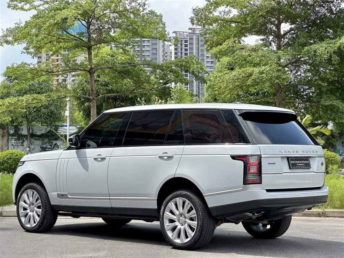 路虎 攬勝  2015款 3.0 V6 SC Vogue SE 創(chuàng)世加長版圖片