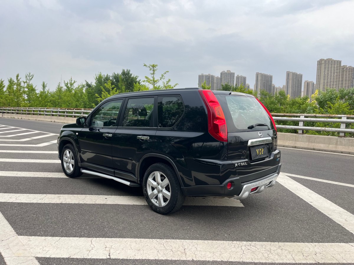 日產(chǎn) 奇駿  2010款 2.5L CVT豪華版 4WD圖片