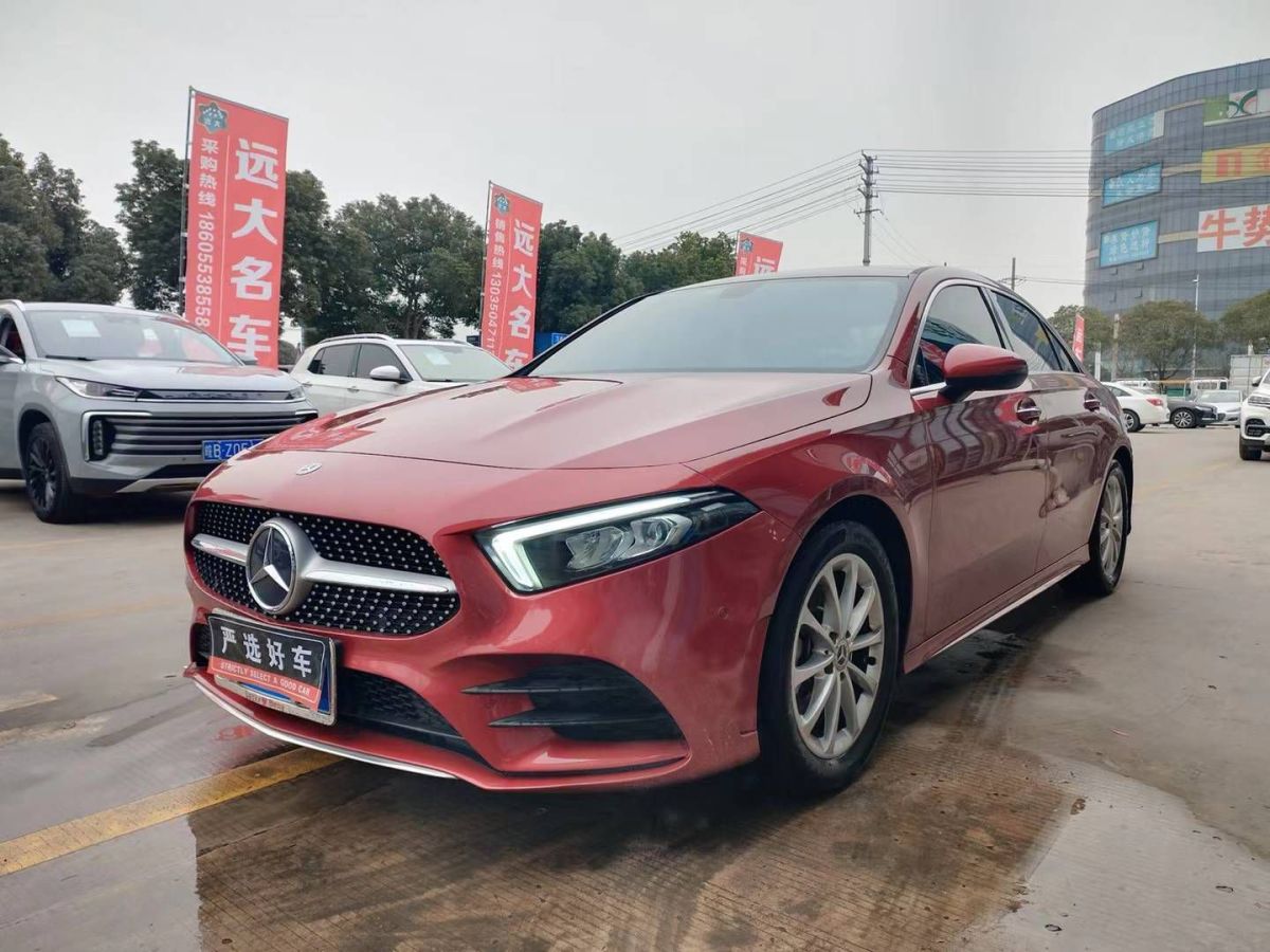 奔馳 奔馳A級  2019款  A 220 L 4MATIC 運動轎車圖片